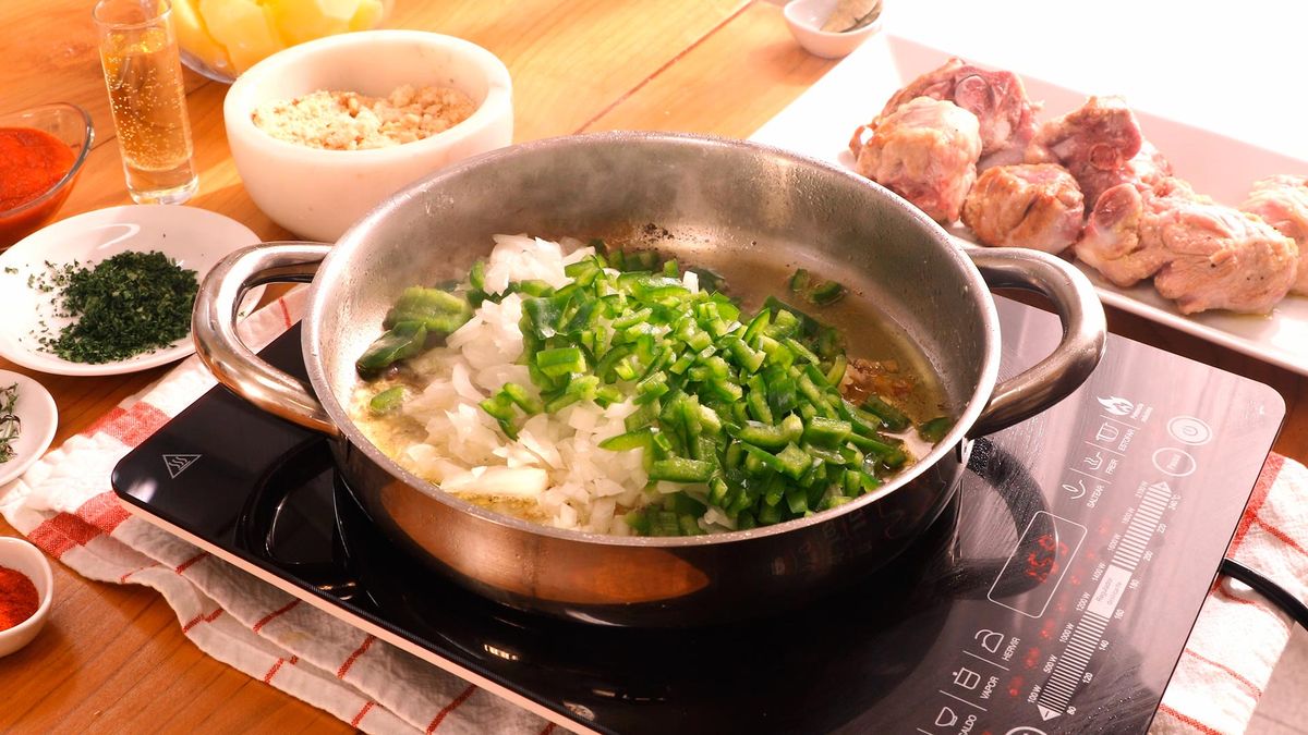 Receta de caldereta de cordero con patatas   paso 4