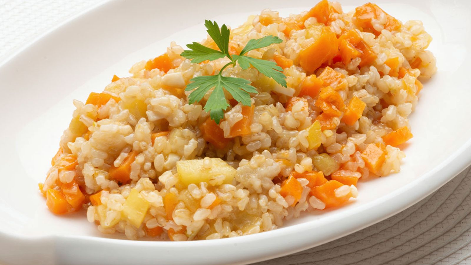 Este plato de arroz aporta una buena cantidad de hidratos de carbono a tu dieta