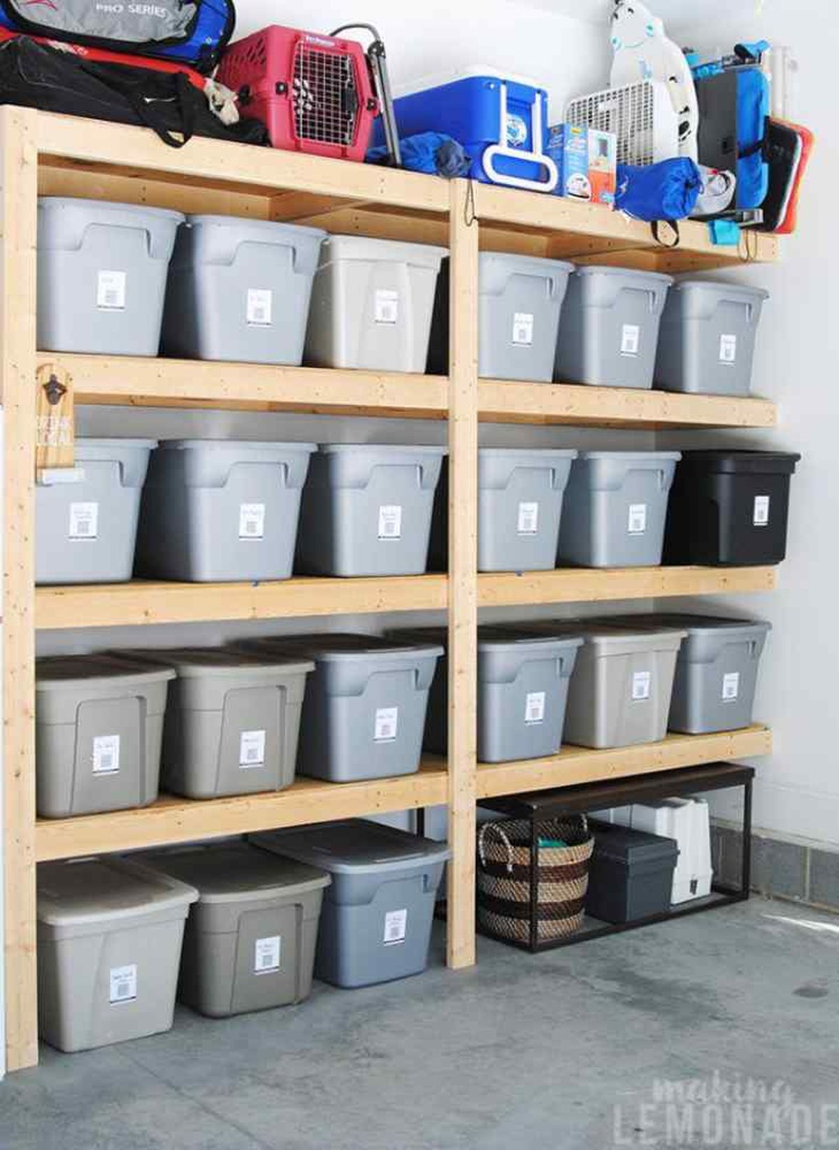 Trastero organizado con cajas / Pinterest