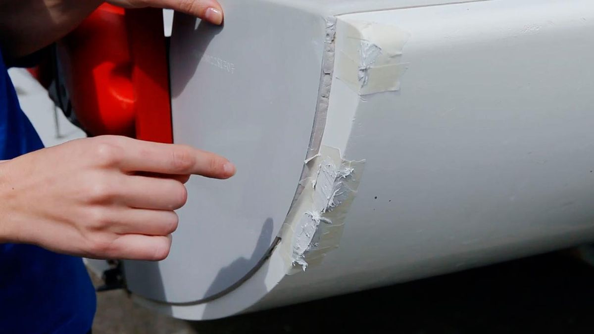 Cómo reparar golpe en embarcación paso 6