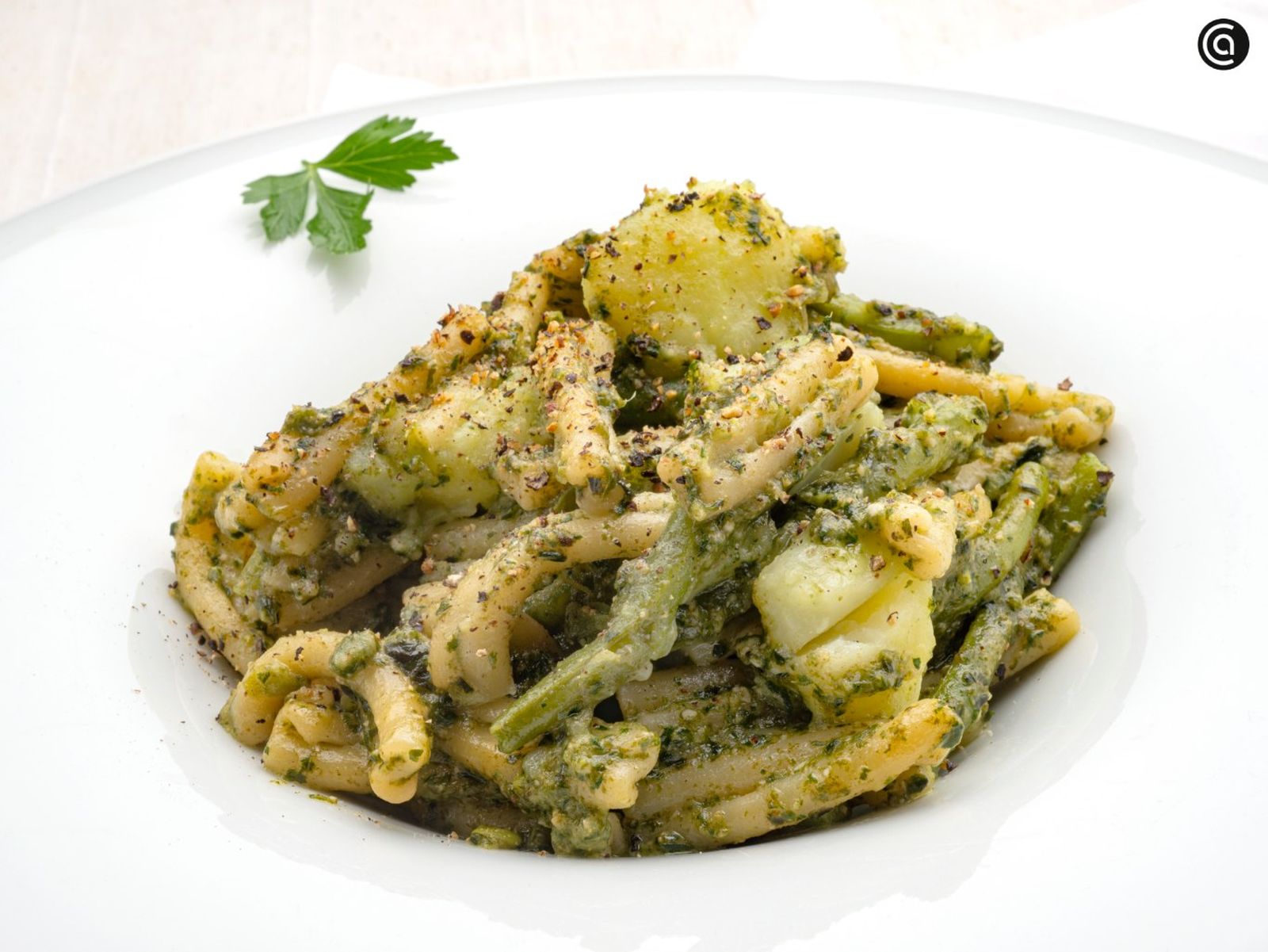 Casarecce al dente, patatas cremosas y judías verdes tiernas