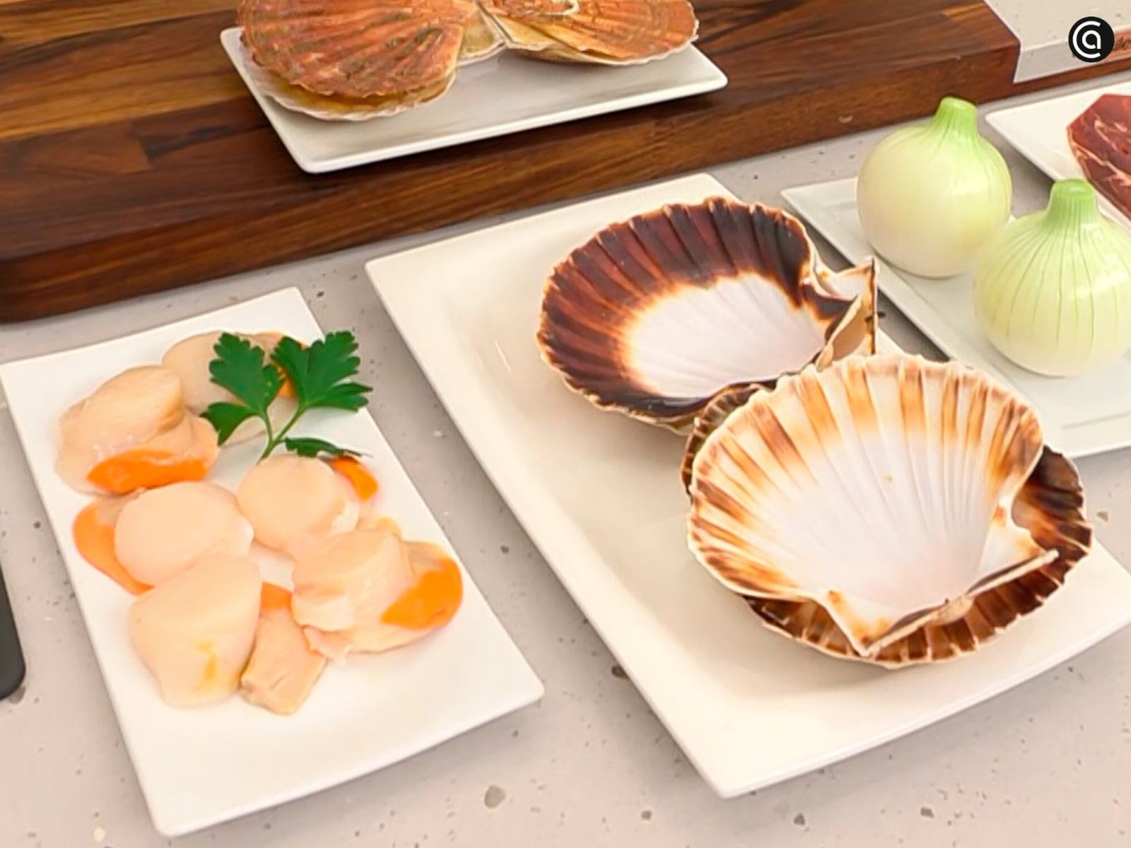 Un plato con vieiras