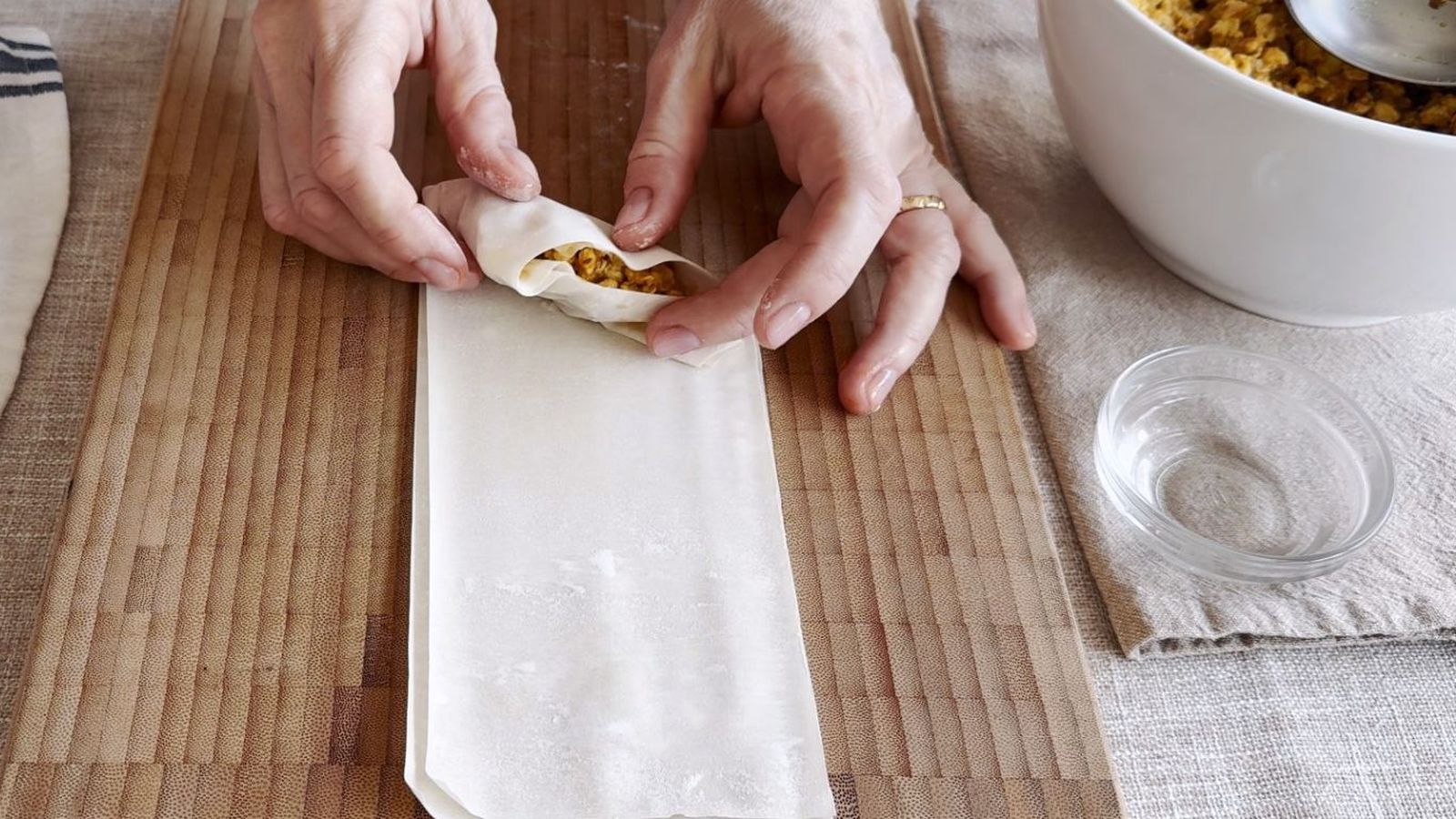Cómo hacer forma de las samosas Cómo hacer forma de las samosas