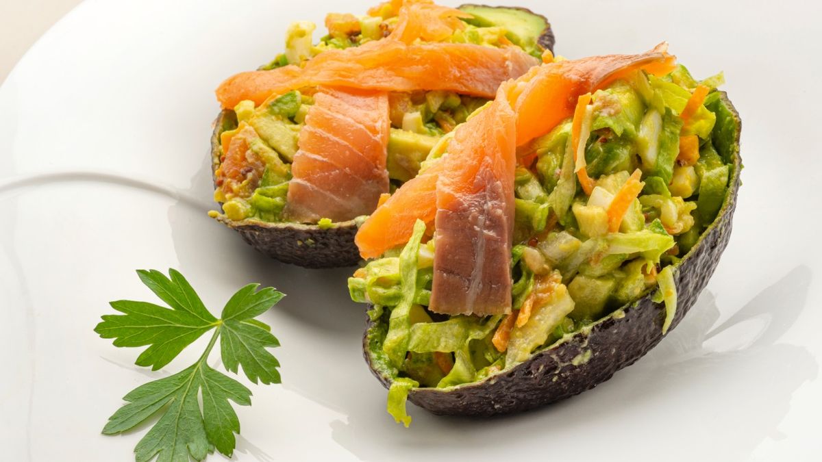 Aprende a preparar un aguacate relleno con salmón ahumado con la receta de Karlos Arguiñano