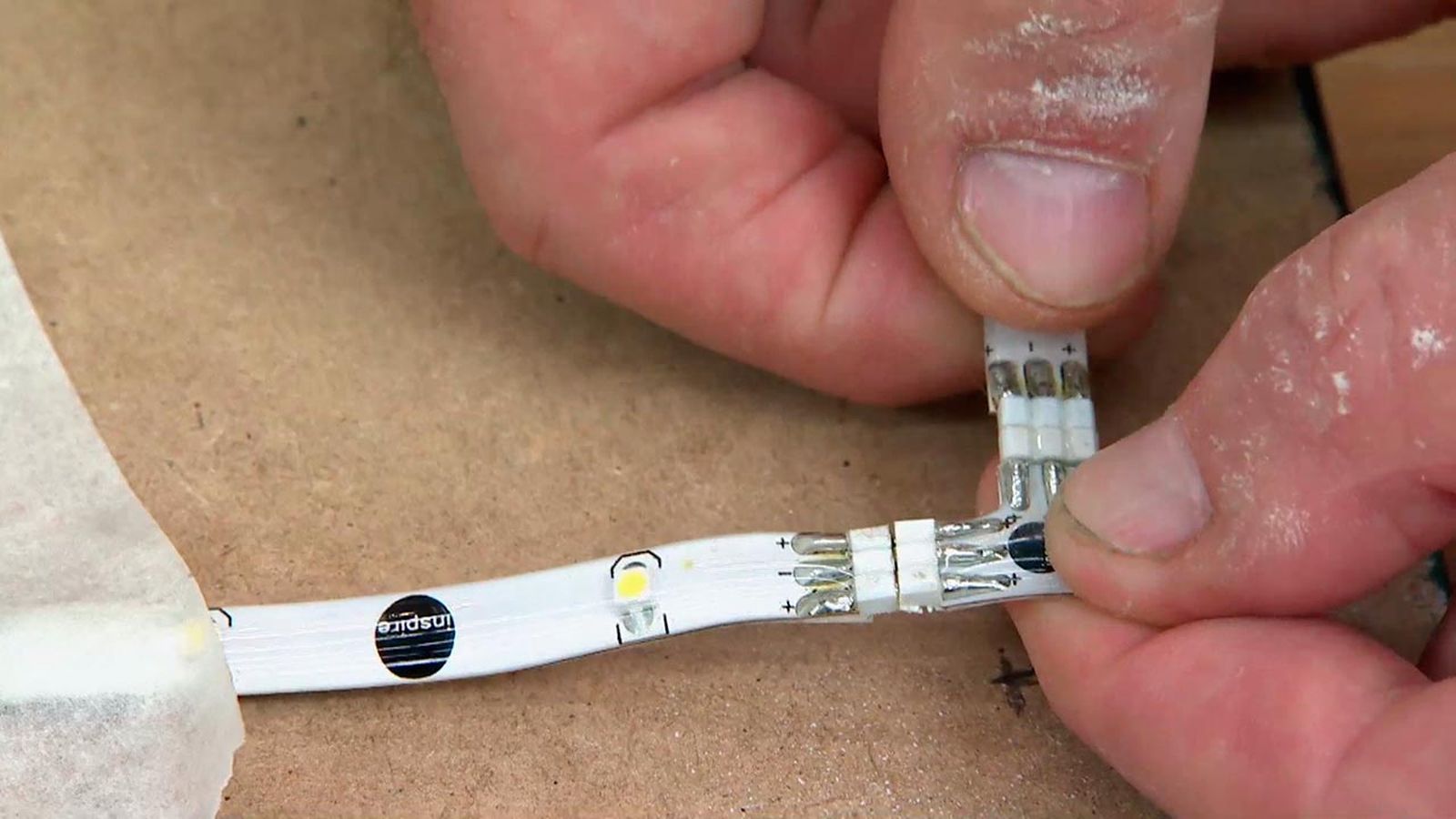 Como colocar tiras de led paso 2 Como colocar tiras de led paso 2