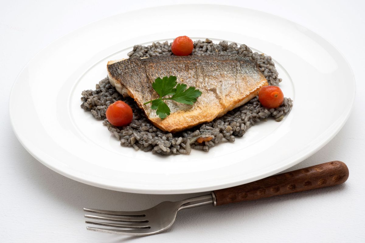 5592 1 Dorada a la plancha con arroz negro (977) editorial xl