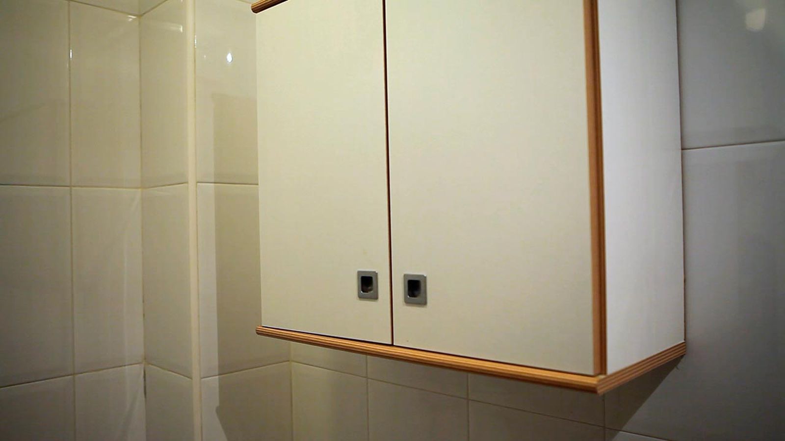 Frenos para puertas de armario paso 6 Frenos para puertas de armario paso 6