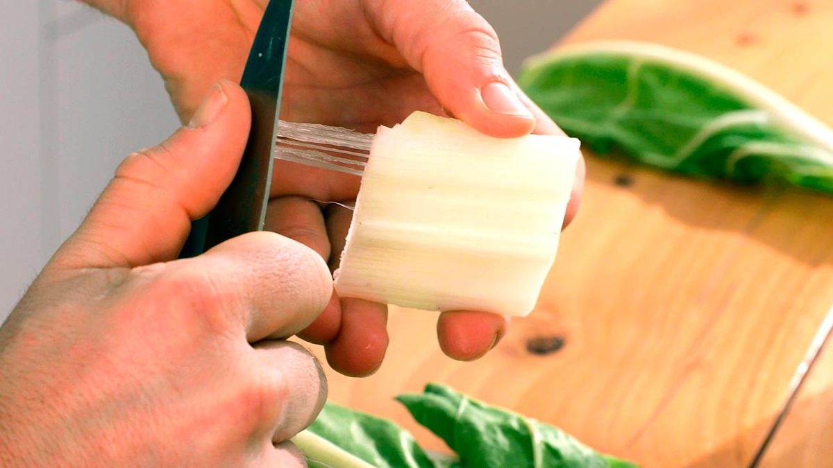 Cómo limpiar acelgas frescas  paso 2