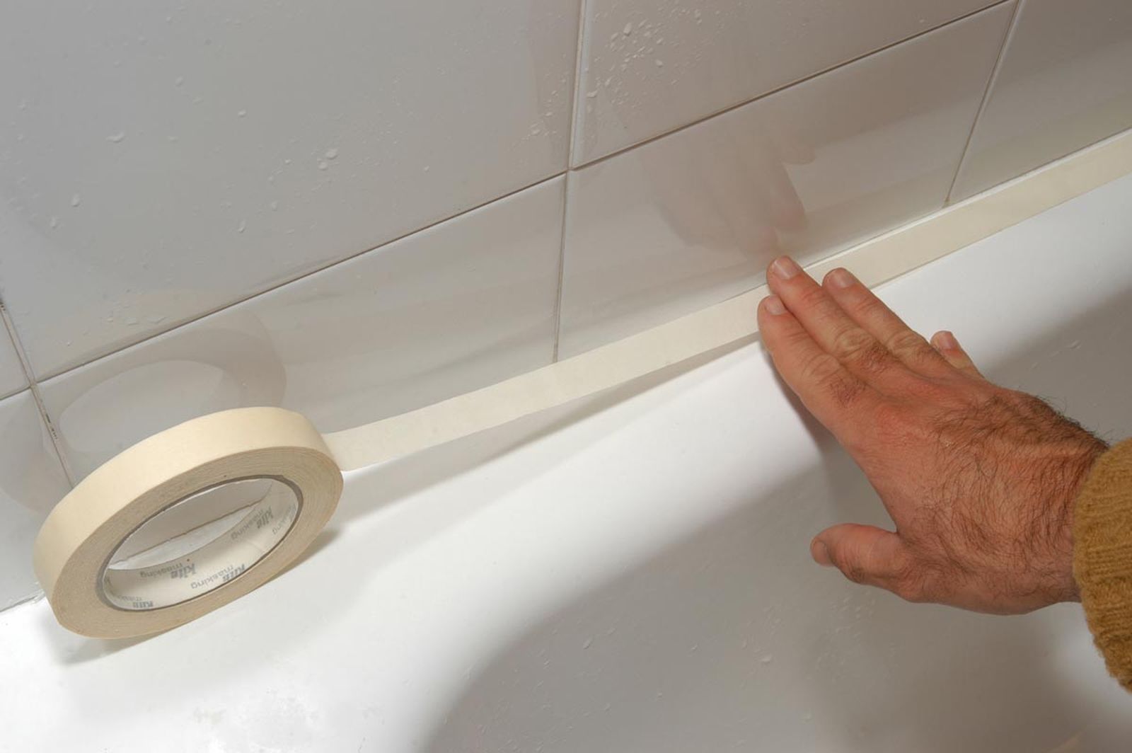 Eliminar y cambiar la silicona de una bañera paso 5 Eliminar y cambiar la silicona de una bañera paso 5