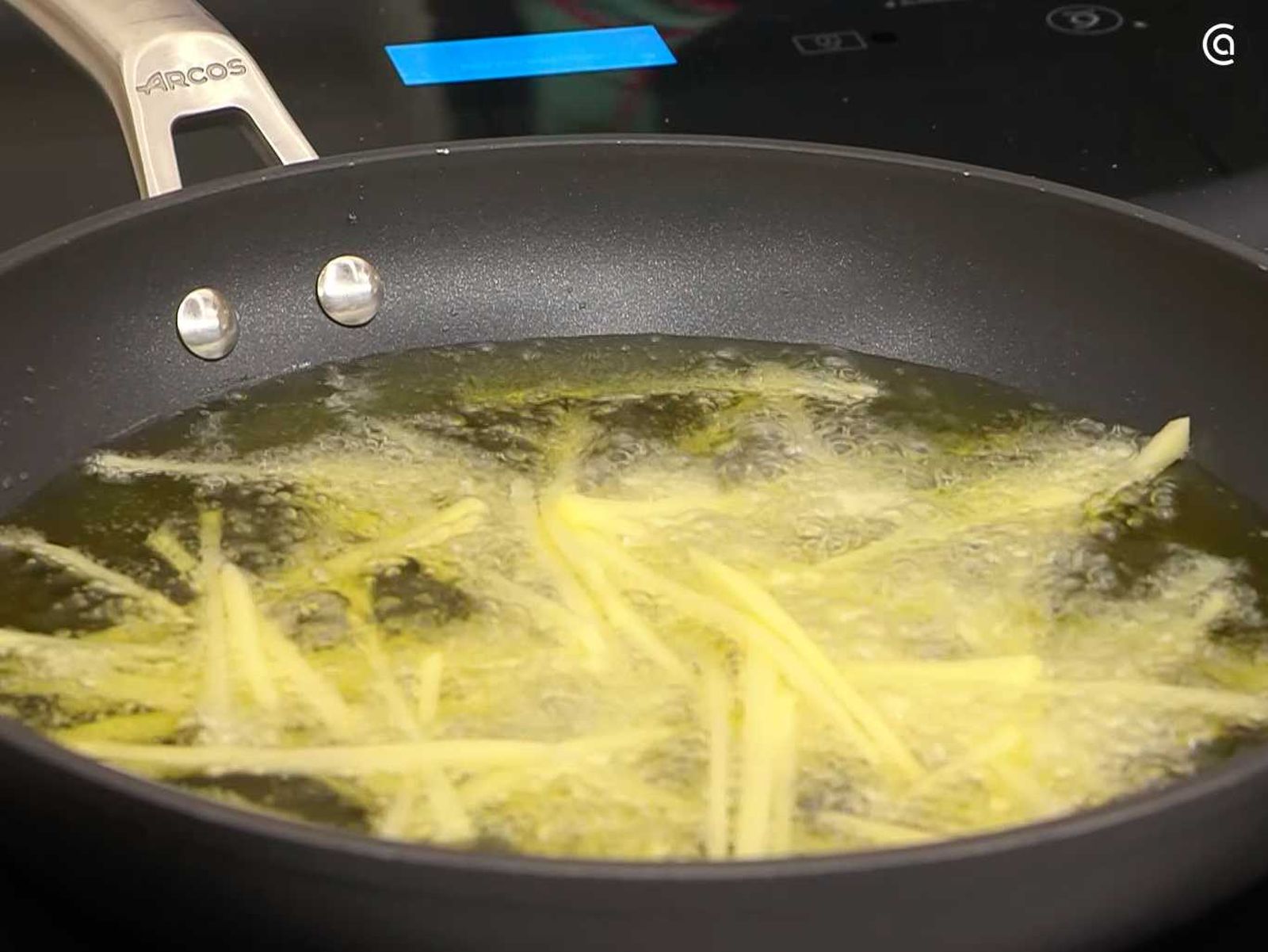 Fríe las patatas paja Fríe las patatas paja