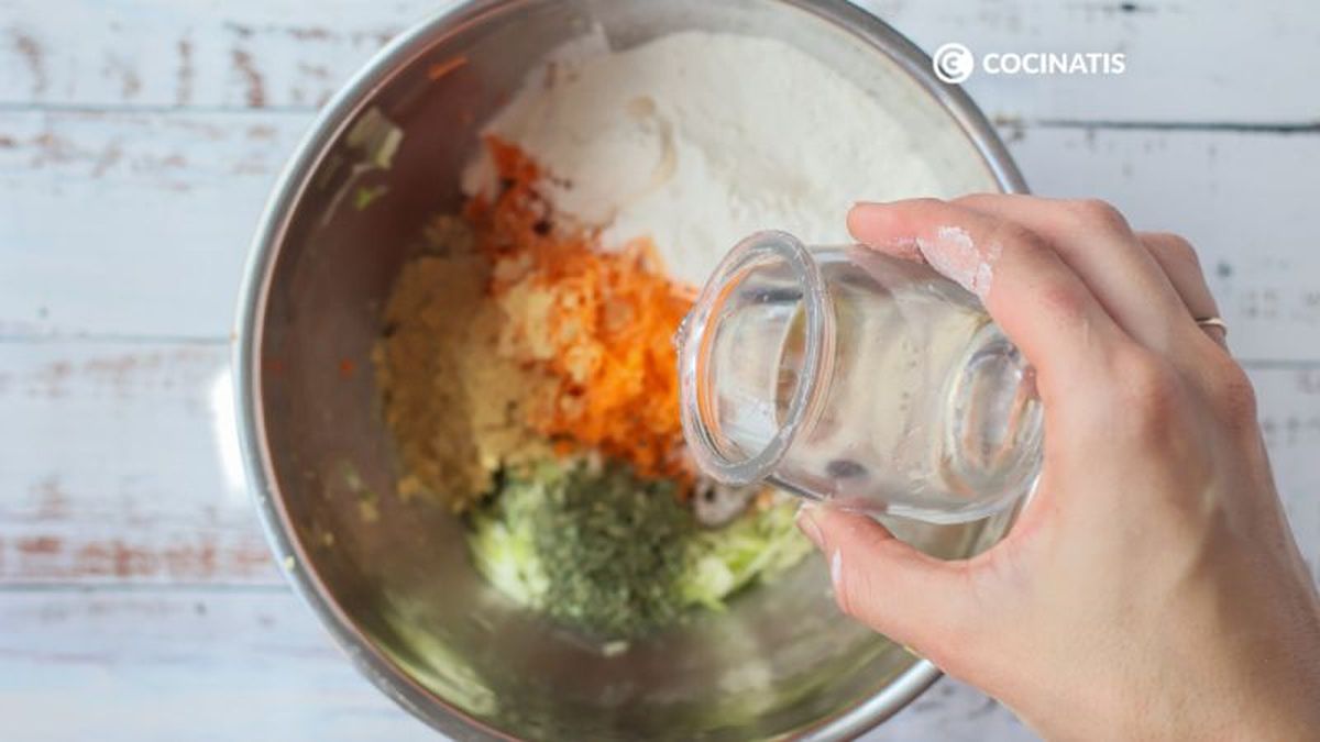 Agregamos un poco de agua a la masa