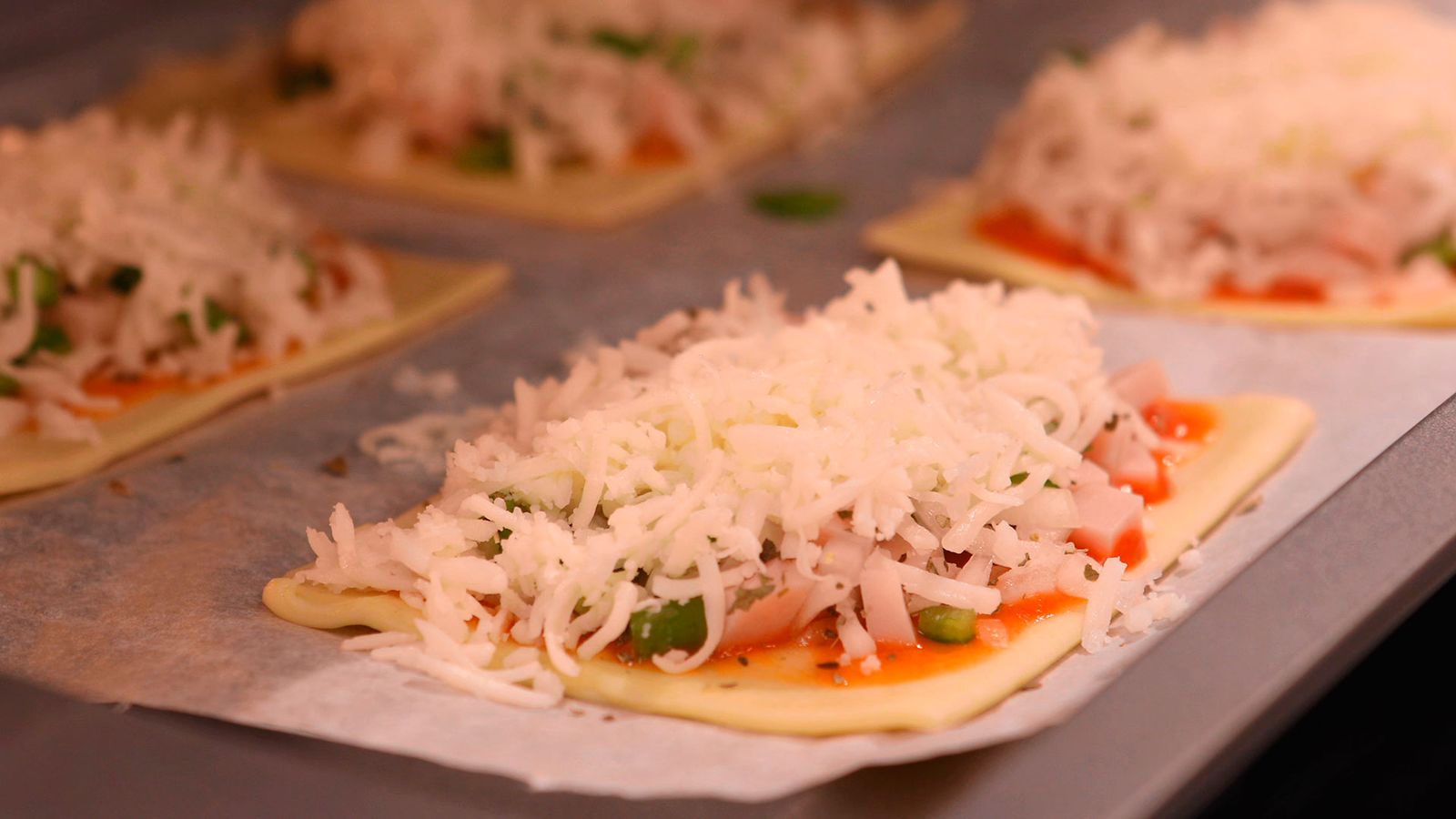 Mini pizzas de hojaldre Paso 4 Mini pizzas de hojaldre Paso 4