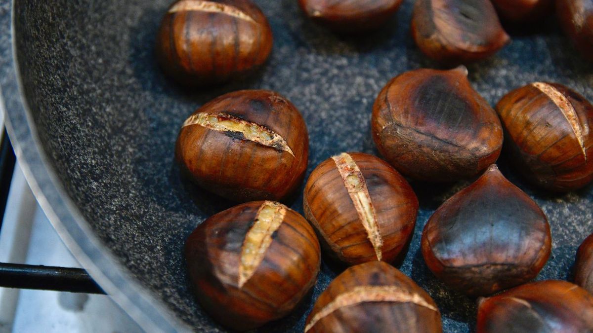 Castañas en sartén