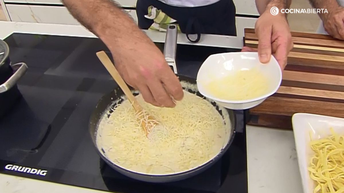 Pasta carbonara huevo poche paso 3