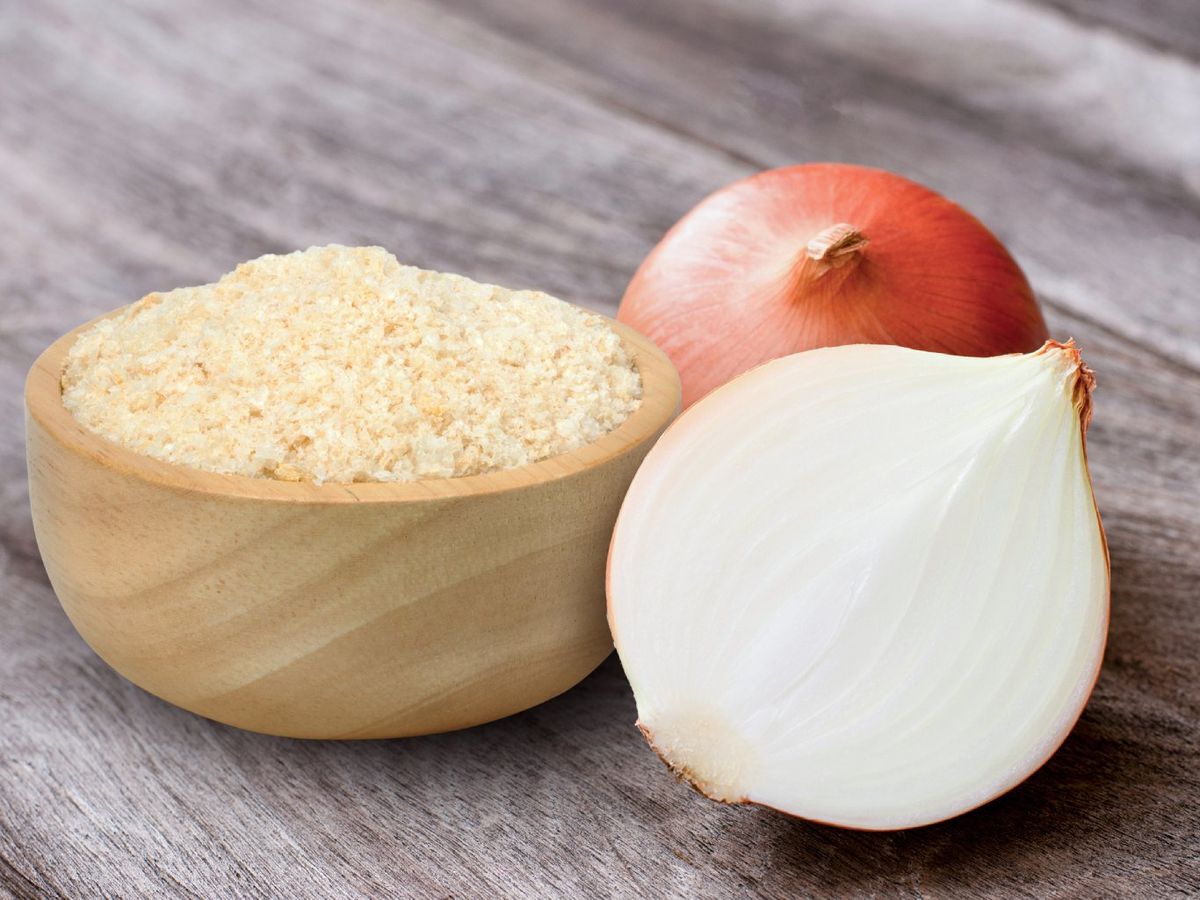 La versión en polvo del ajo y la cebolla se logra al deshidratar y moler los vegetales