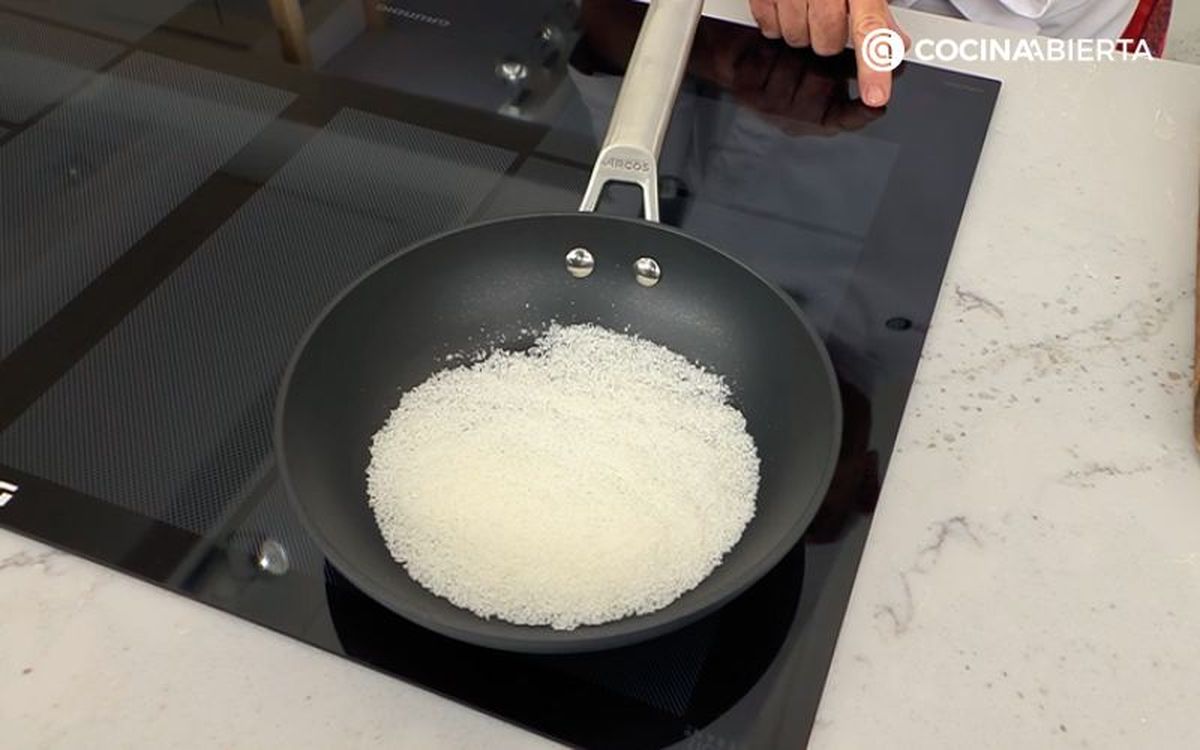 Tuesta el coco rallado