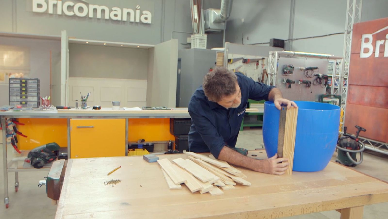 Cómo hacer una maceta con un bidón paso 6 Cómo hacer una maceta con un bidón paso 6