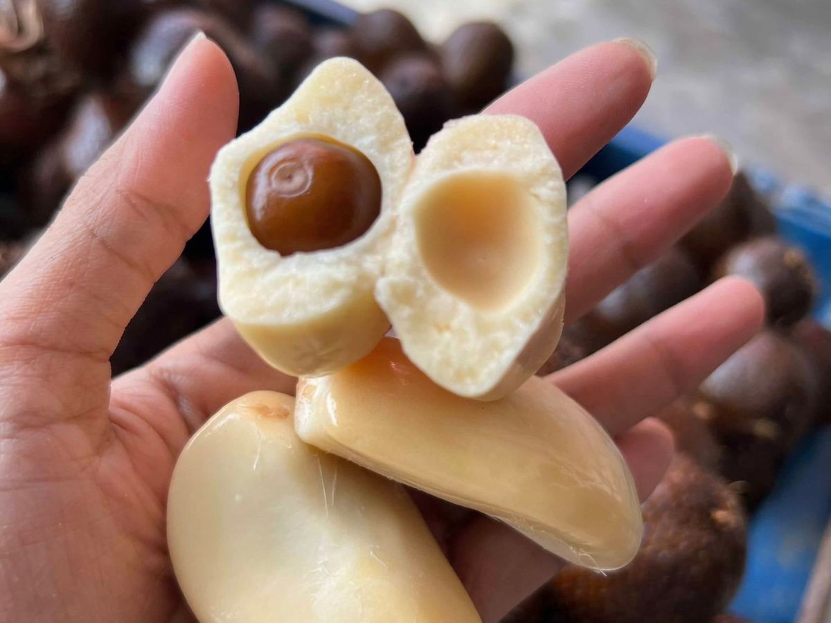 Fruta salak de serpiente pelada