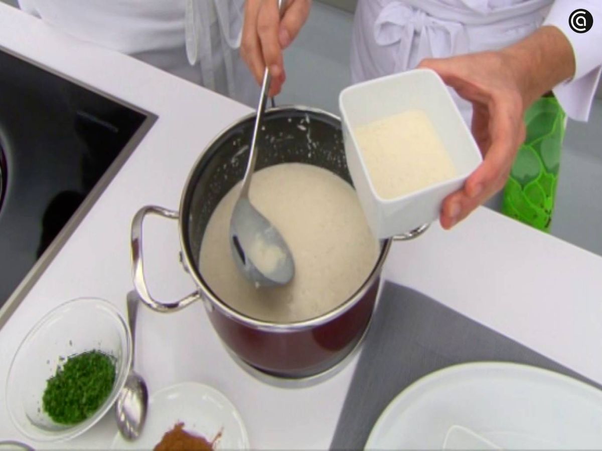 Sirve y decorar el arroz con leche