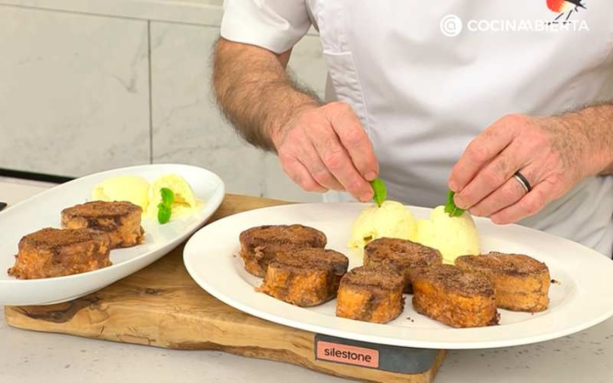 Sirve las torrijas de chocolate