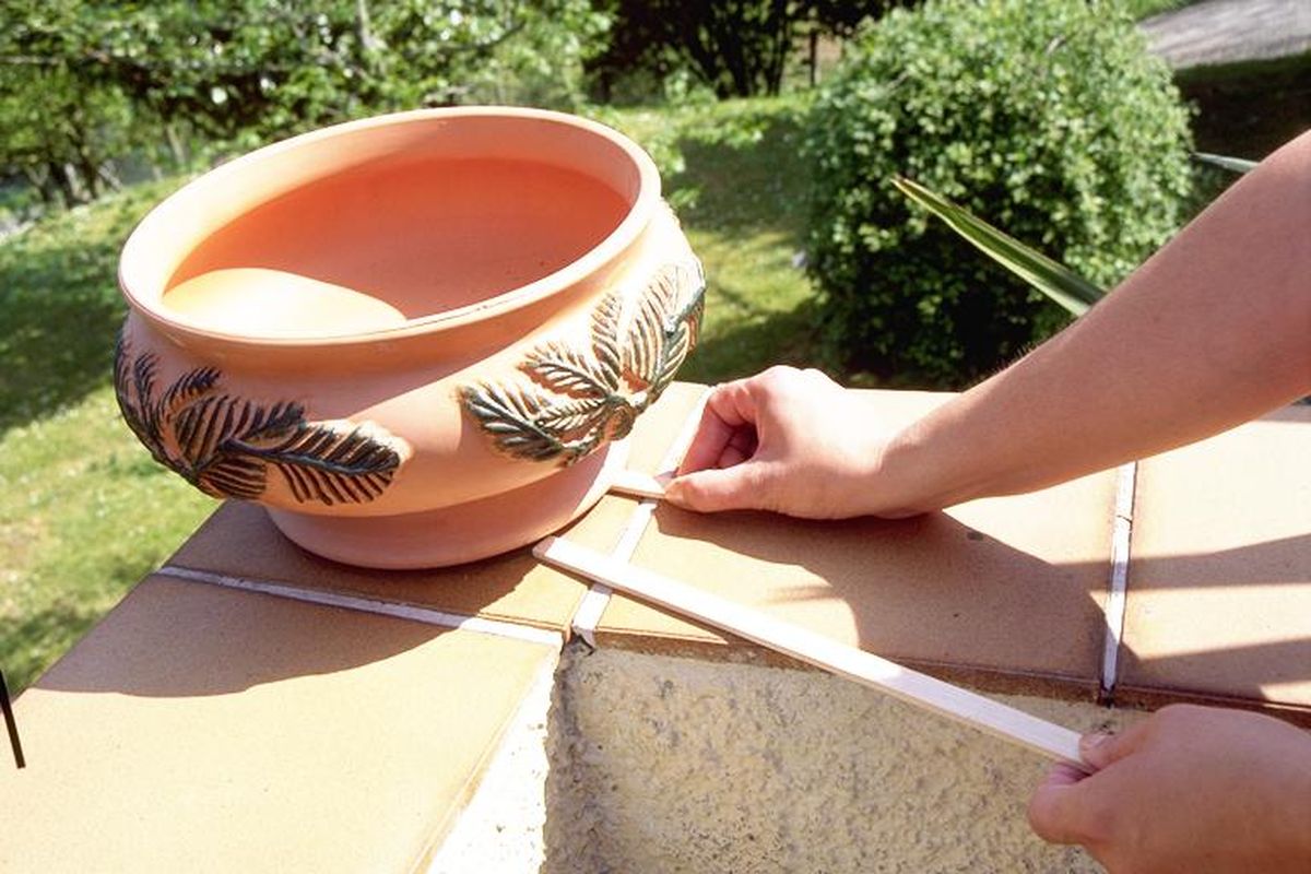 Fijar un macetero en el exterior paso 4