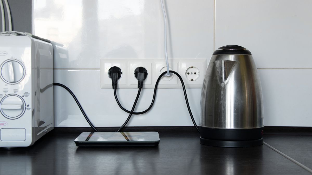 Las cafeteras pueden tener una resistencia interna encendida para que el agua esté siempre caliente