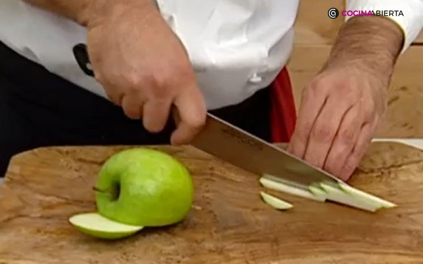 Elige manzana verde para darle un toque fresco y ácido a la ensalada de bogavante