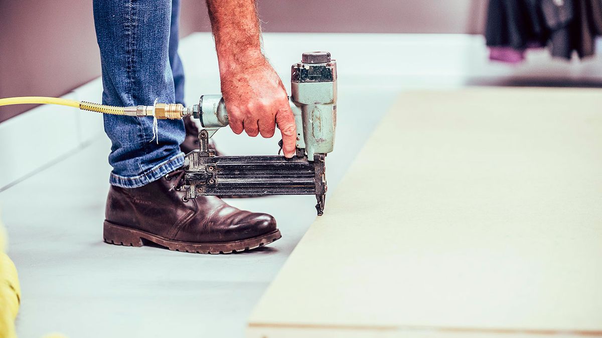 Cómo hacer una falsa pared paso 3