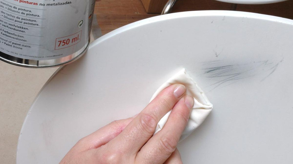 Limpieza de mobiliario de resina paso 1