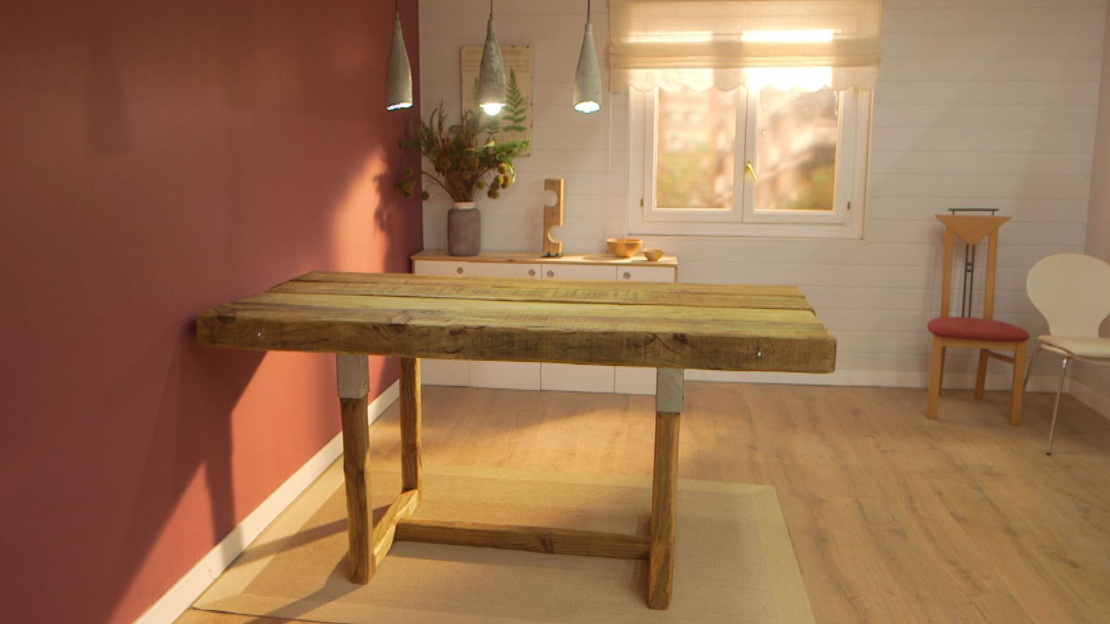 Cómo hacer una mesa de comedor con traviesas de madera Cómo hacer una mesa de comedor con traviesas de madera