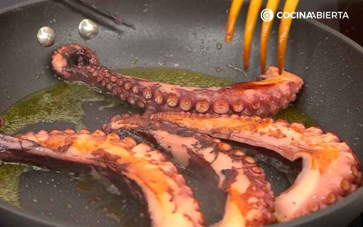 Dora las patas de pulpo