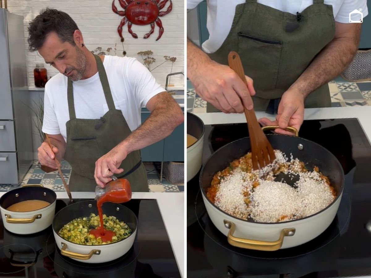 Añade el tomate al sofrito, incorpora el arroz y rehógalo