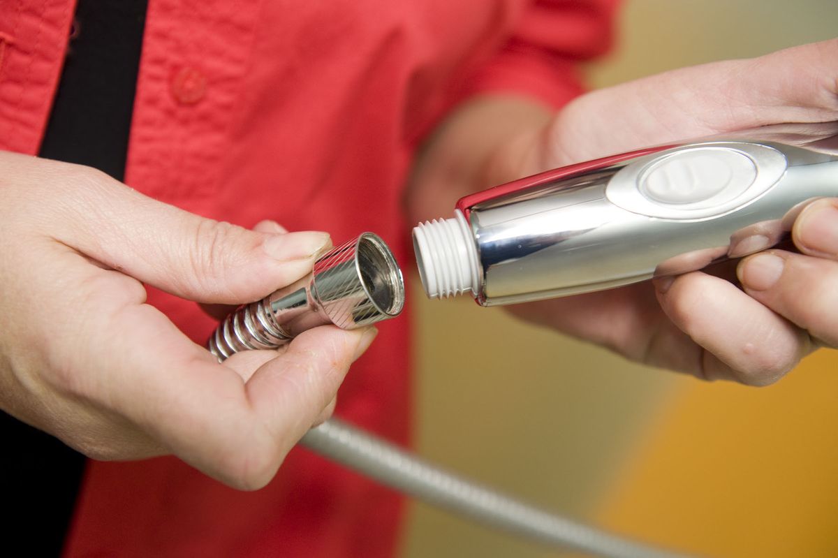 Ahorro agua ducha: Cambiar mango paso 4