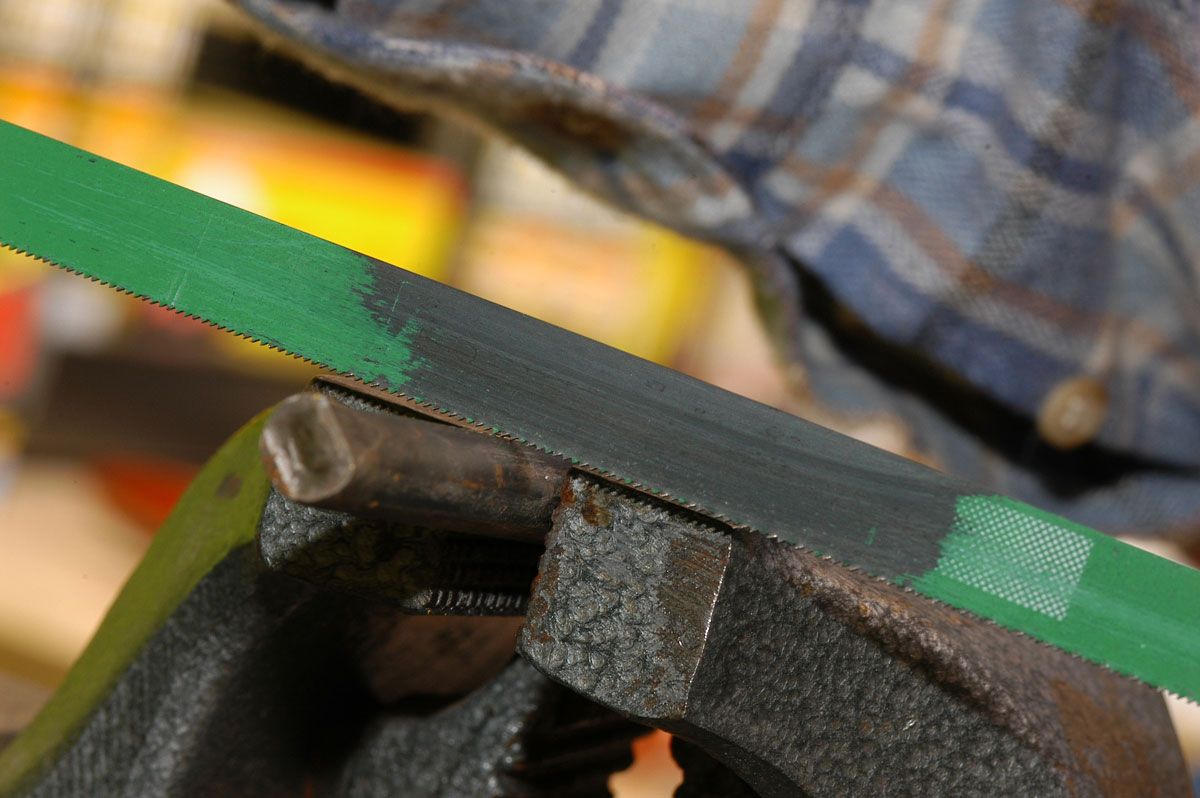 Diferentes herramientas para cortar metal paso 5