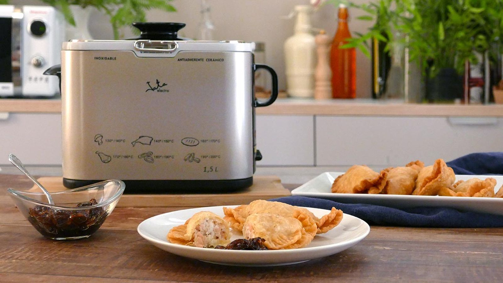 Reecta de empanadillas de salmón ahumado y queso con cebolla caramelizada paso 7 Reecta de empanadillas de salmón ahumado y queso con cebolla caramelizada paso 7