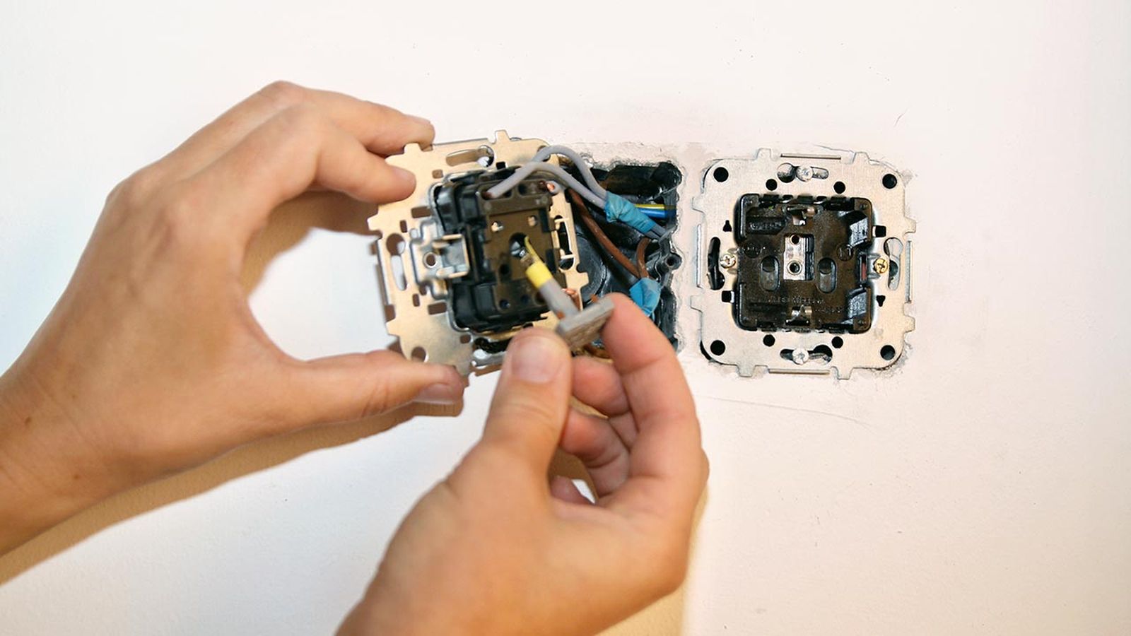 Cambio de mecanismo eléctrico con visor luminoso paso 3 Cambio de mecanismo eléctrico con visor luminoso paso 3