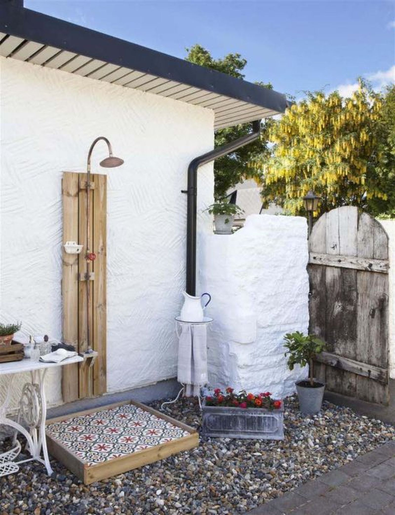 ducha exterior revestimiento madera y baldosas mosaicos pinterest una pizca de hogar ducha exterior revestimiento madera y baldosas mosaicos pinterest una pizca de hogar
