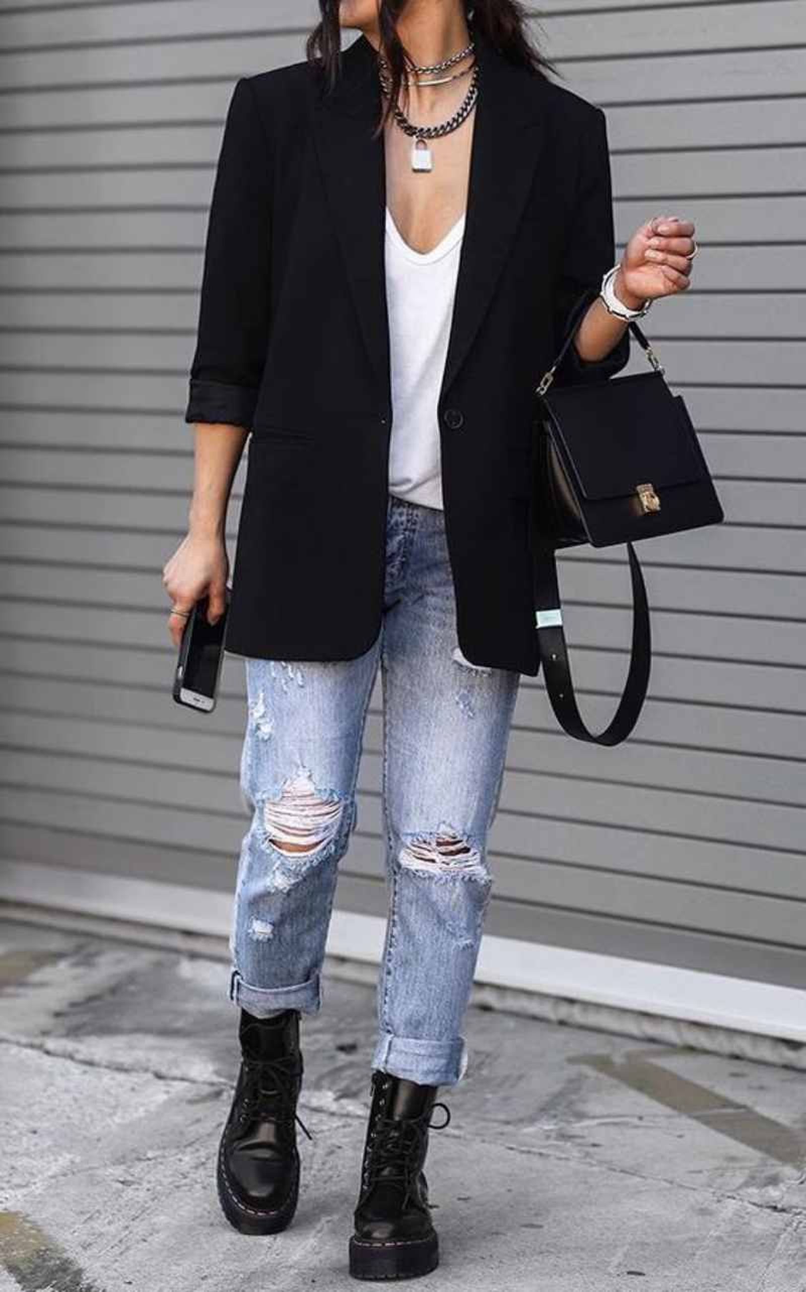Botas militares con pantalón vaquero tipo boyfriend Botas militares con pantalón vaquero tipo boyfriend