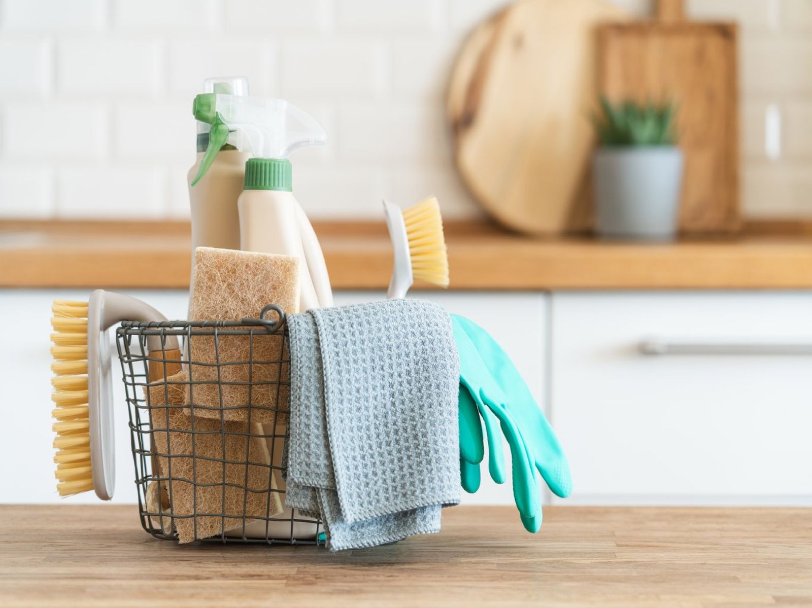 Contar con los productos adecuados facilita una limpieza más rápida y eficaz. Contar con los productos adecuados facilita una limpieza más rápida y eficaz.