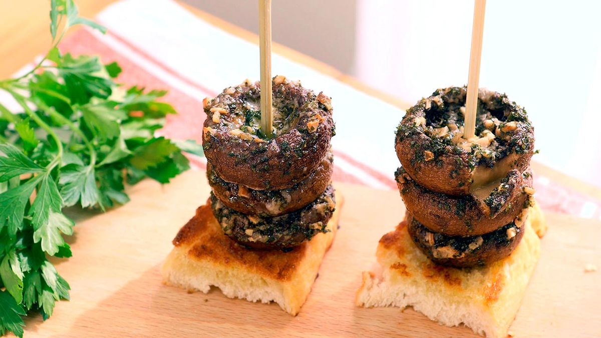 Champiñones al horno con ajo y perejil