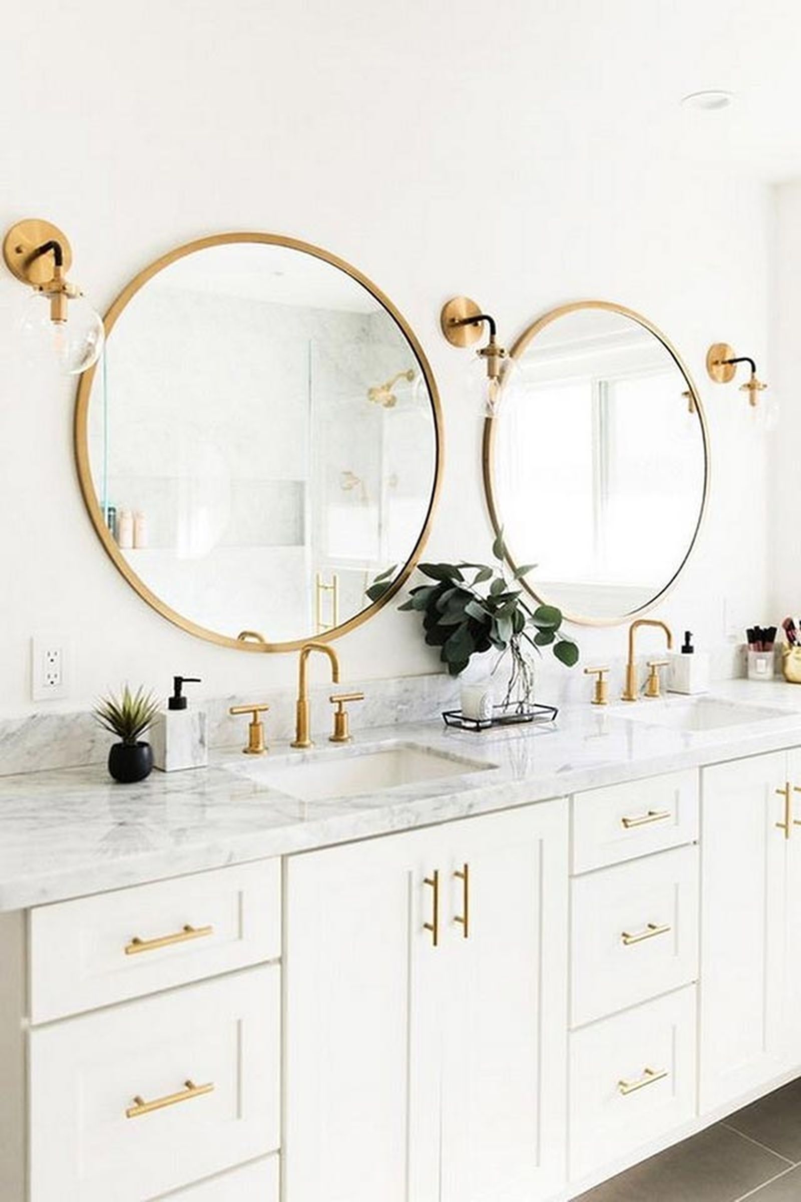 Razones para decorar el baño en color blanco 9