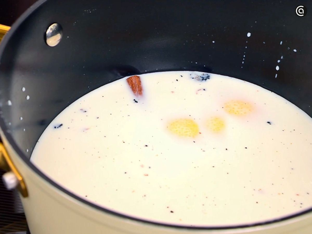 Infusiona la leche para dar sabor a la cuajada de Carnaval