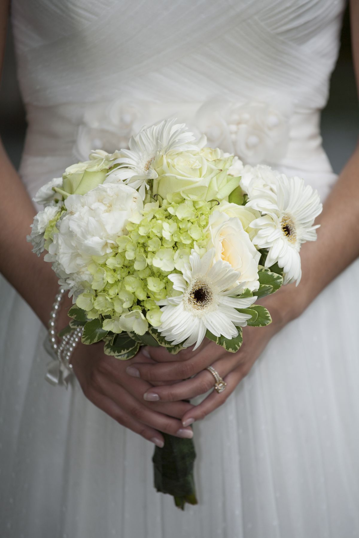 Ramos de novia en tonos blancos 7