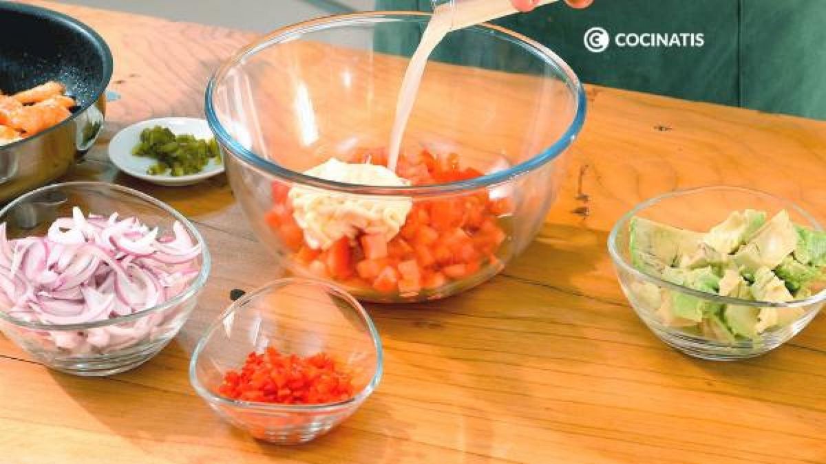 Ceviche de camarón con chips de tortilla   Paso 3