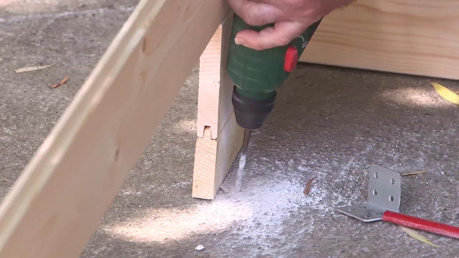 Cómo montar una caseta de madera para el jardín paso 3