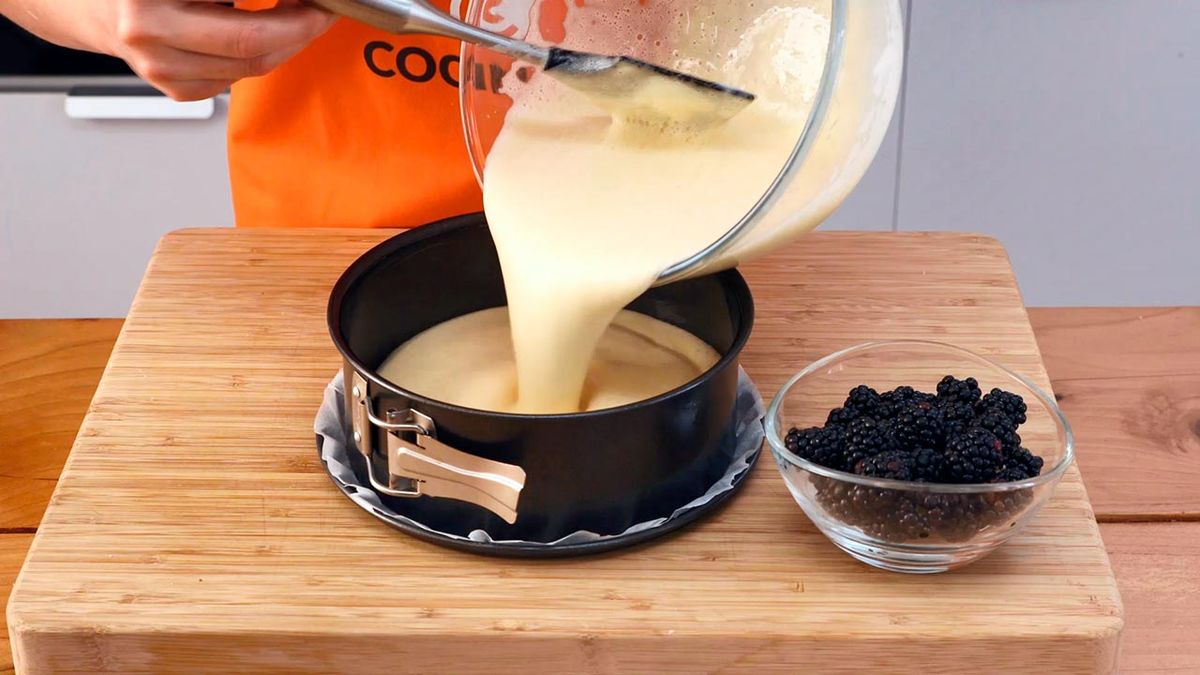 Receta de tarta fit de queso y moras  paso 3