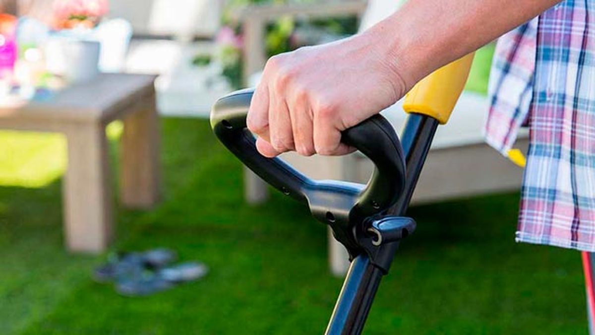 Como barrer y peinar el cesped artificial p5