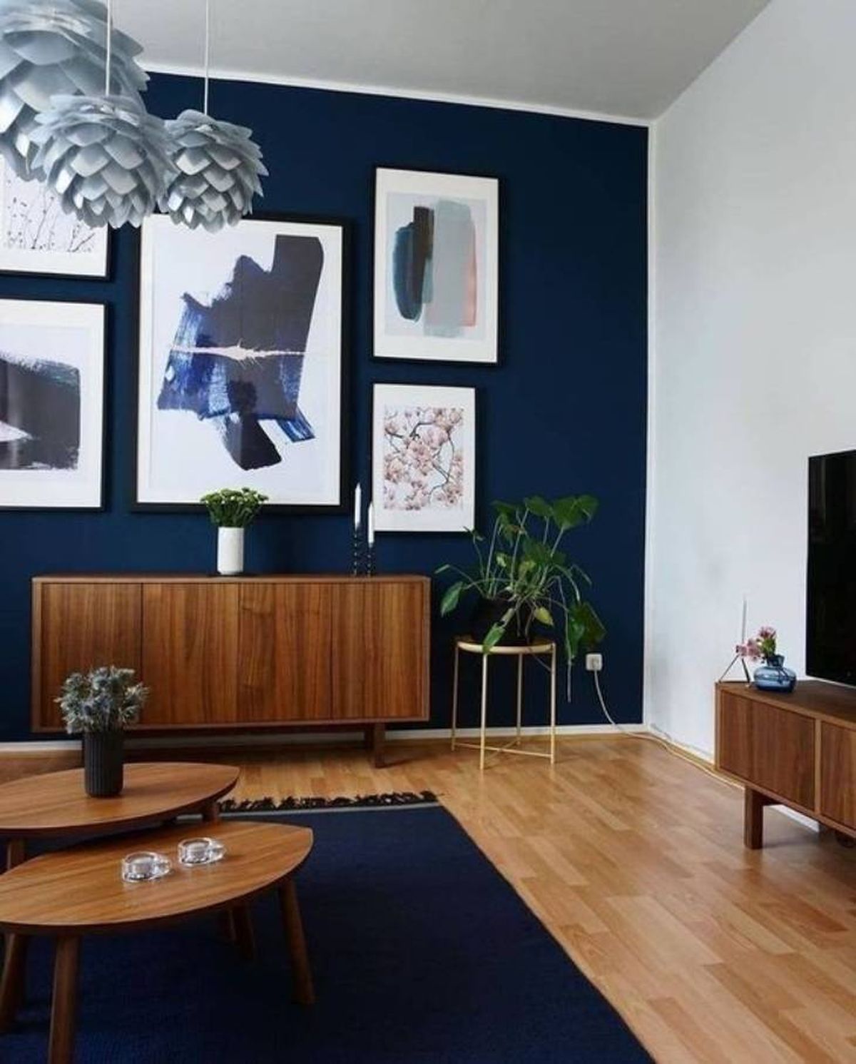 Trucos de una interiorista para combinar el azul marino en tu hogar 2