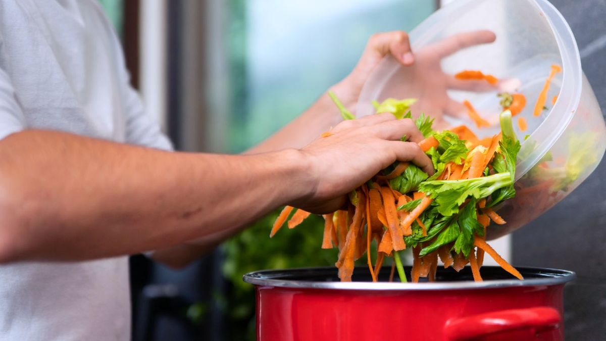 Guardar los restos de verduras en un táper