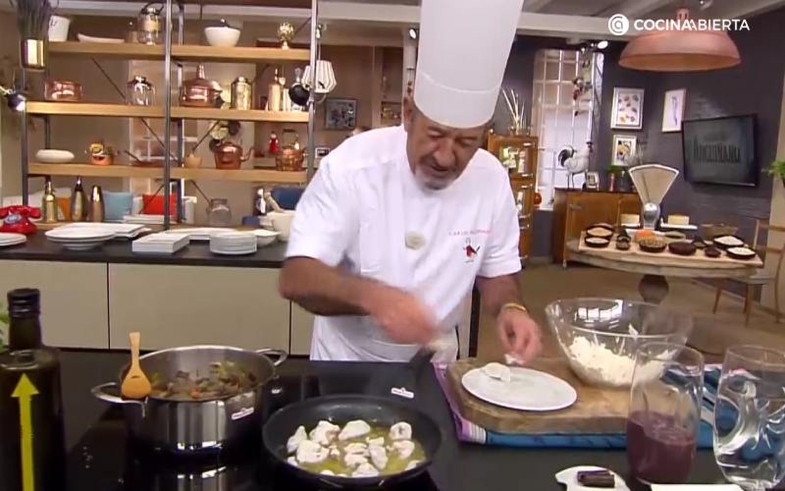 Sellar la carne ayuda a retener los jugos durante la cocción para que no se reseque Sellar la carne ayuda a retener los jugos durante la cocción para que no se reseque